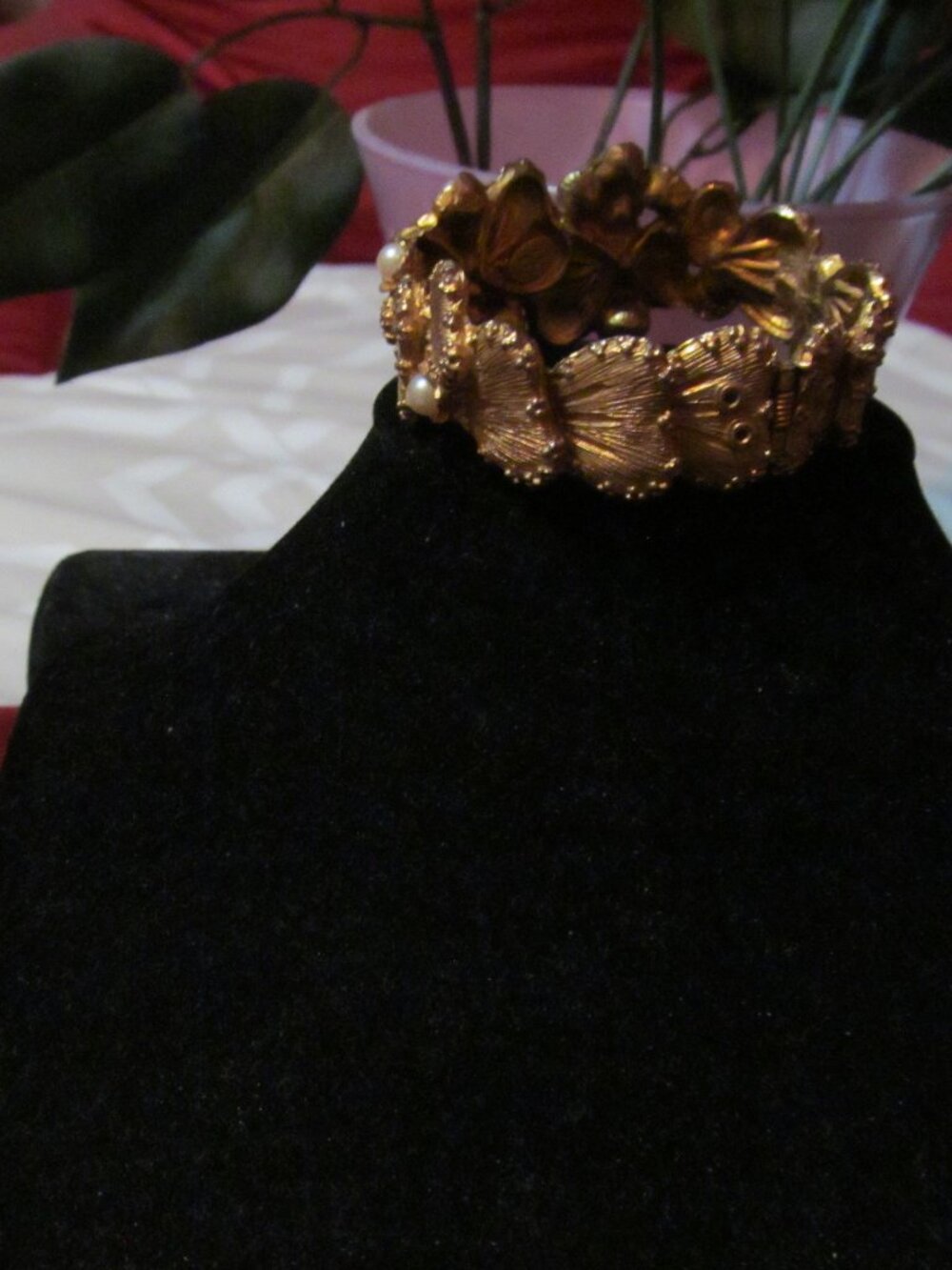 Vintage Judy Lee gold tone faux pearls clamper bracelet signed